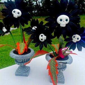 (2) Hyde and eek creepy plant. Killer daisies. READ DESCRIPTION